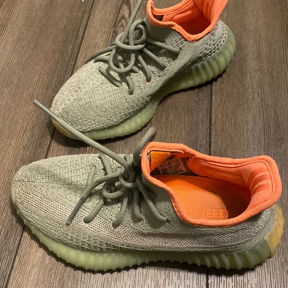 Worn a couple times yeezy boost desert sage size 4